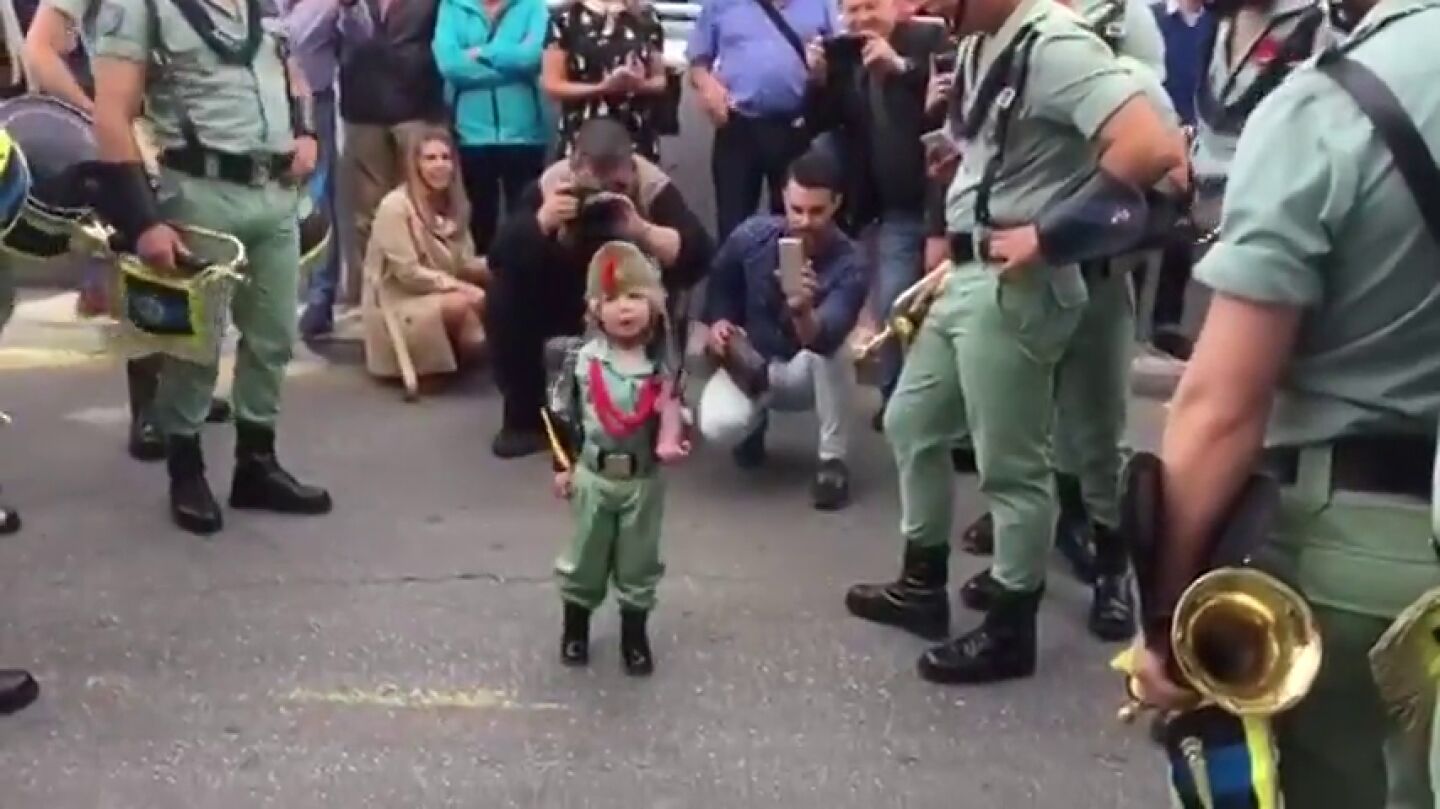 Un ni&ntilde;o de tres a&ntilde;os canta 'El novio de la Muerte'