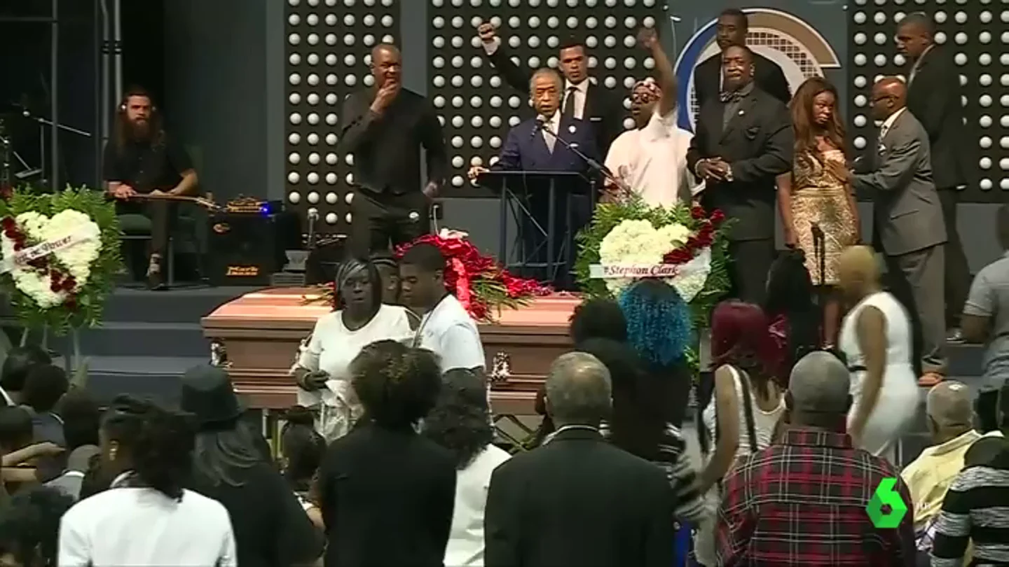 Funeral en sacramento por la muerte de un joven afroamericano Funeral en sacramento por la muerte de un joven afroamericano