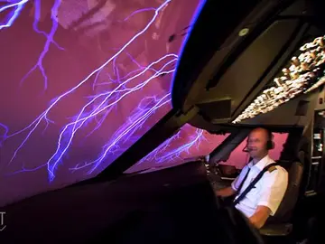 Tormenta eléctrica a bordo de un avión Tormenta eléctrica a bordo de un avión