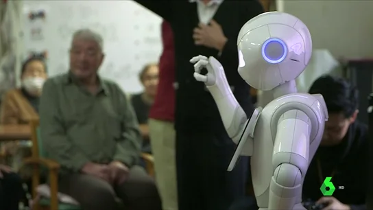 Robot en una residencia de ancianos Robot en una residencia de ancianos