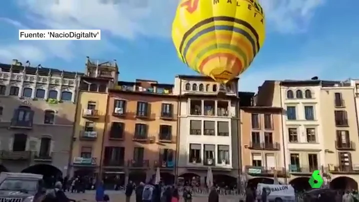 Globo aerostático impactando contra una vivienda