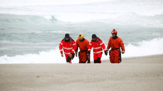 as labores de b&uacute;squeda de la joven que result&oacute; arrastrada por el mar en A Coru&ntilde;a 