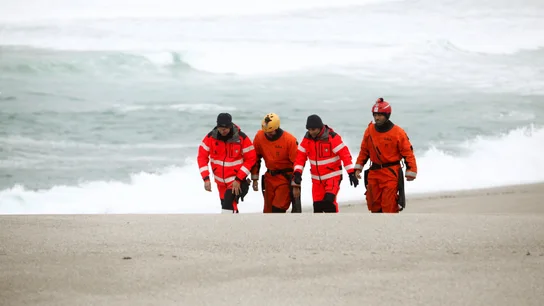 Búsqueda de la joven que resultó arrastrada por el mar en A Coruña as labores de búsqueda de la joven que resultó arrastrada por el mar en A Coruña