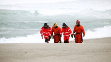Búsqueda de la joven que resultó arrastrada por el mar en A Coruña 