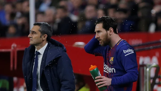 Ernesto Valverde, junto a Lionel Messi Ernesto Valverde, junto a Lionel Messi
