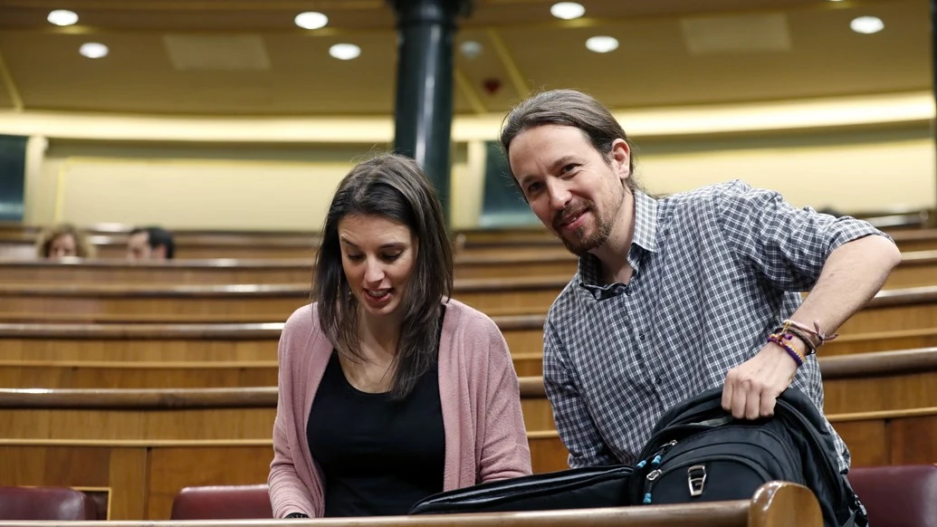 Pablo Iglesias e Irene Montero en el Congreso de los Diputados