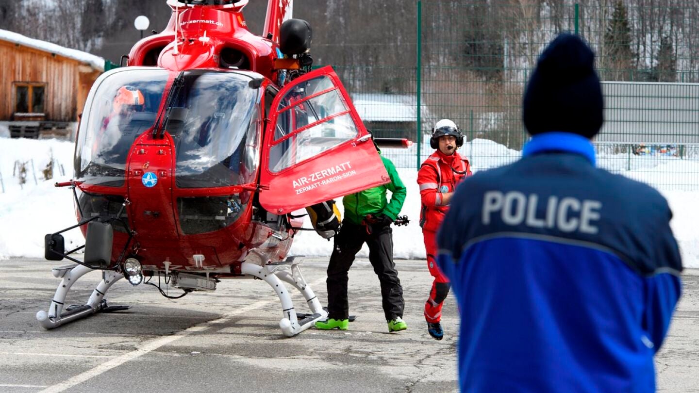 Equipo de rescate en los Alpes Suizos