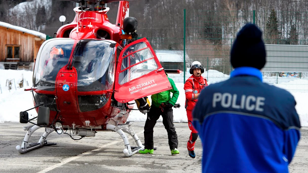 Equipo de rescate en los Alpes Suizos