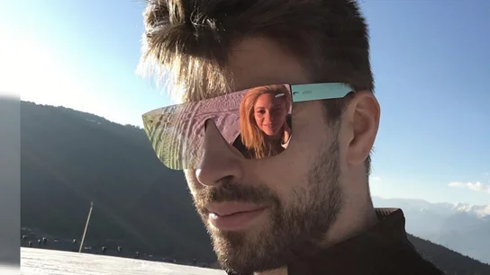 Piqué y Shakira en la nieve Piqué y Shakira en la nieve