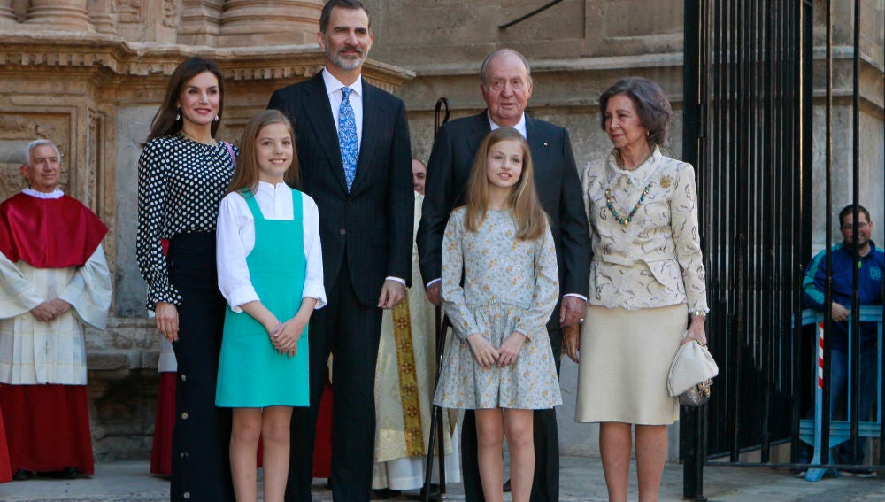 La familia real española en la Misa de Pascua 