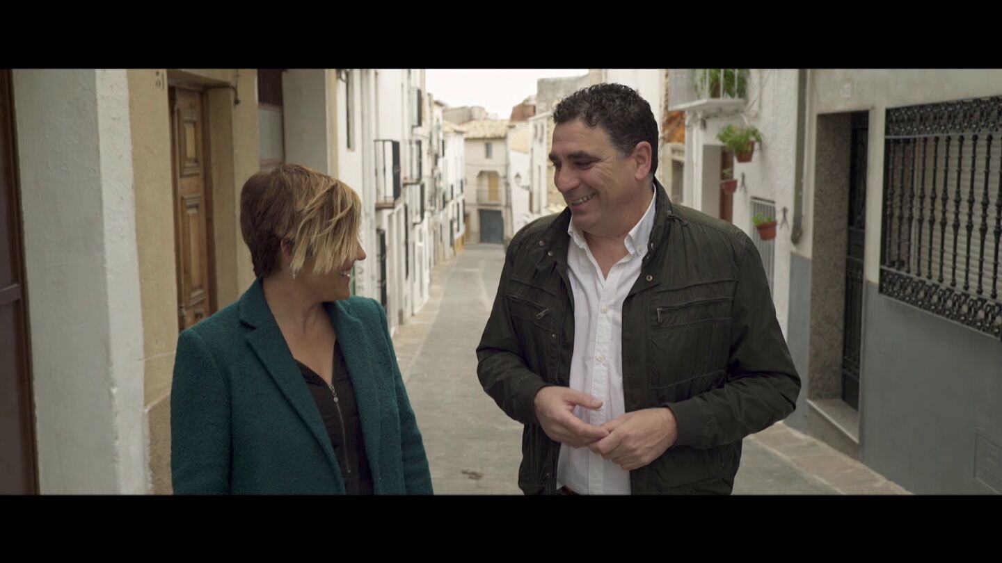 Cristina Pardo y el alcalde de Albachez de M&aacute;laga