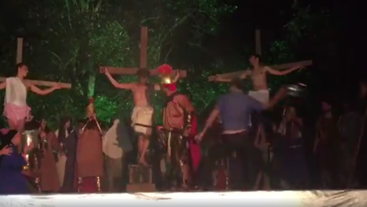 Agresi&oacute;n en una obra de teatro de la Pasi&oacute;n de Cristo