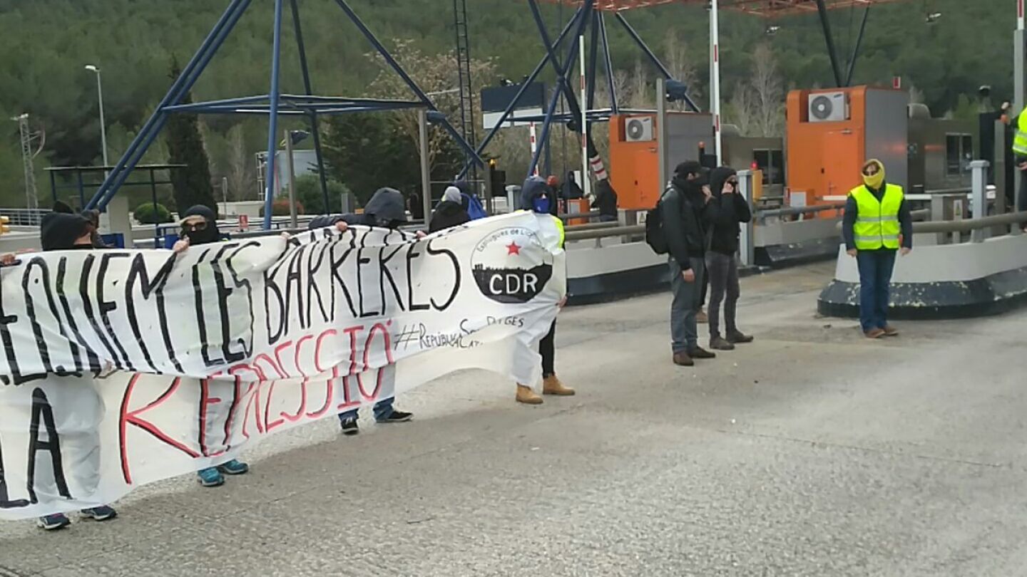Los CDR levantan las barreras de un peaje de la C-32 en Sitges
