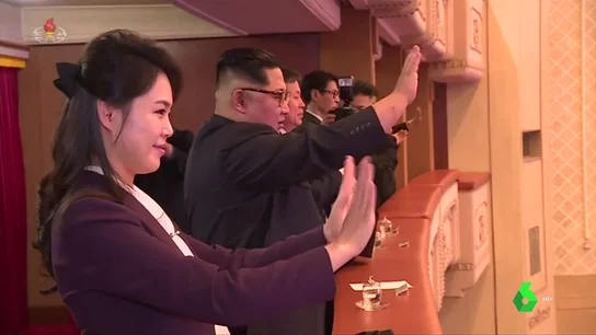 Kim Jong-un en un concierto de artistas surcoreanos Kim Jong-un en un concierto de artistas surcoreanos