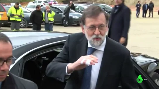 Mariano Rajoy se rompe una falange de su mano derecha Mariano Rajoy se rompe una falange de su mano derecha