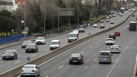 Tráfico de entrada en Madrid por la A-5, carretera de Extremadura, a la altura de Cuatro Vientos Tráfico de entrada en Madrid por la A-5, carretera de Extremadura, a la altura de Cuatro Vientos