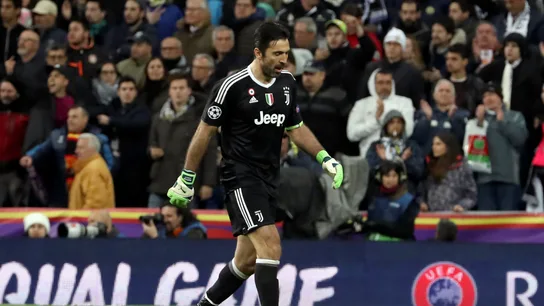 Ovación del Bernabéu a Buffon tras ser expulsado Ovación del Bernabéu a Buffon tras ser expulsado