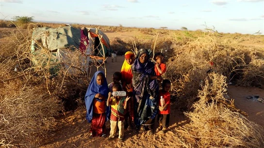 Un grupo de niñas y niños de Somalia Un grupo de niñas y niños de Somalia