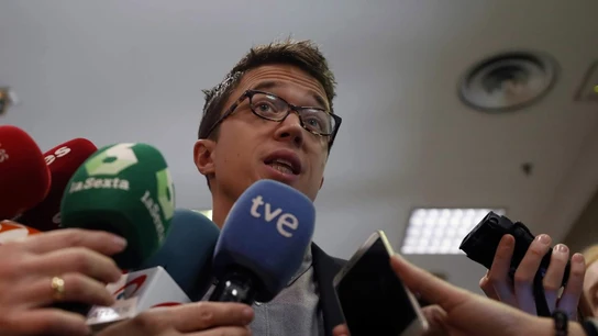 Íñigo Errejón habla con los medios Íñigo Errejón habla con los medios