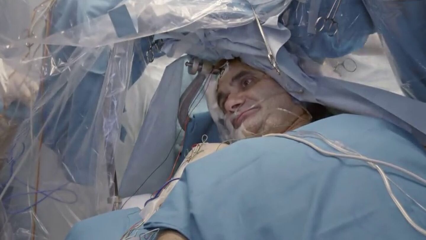 Jalis de Serna, testigo de c&oacute;mo se contempla la anatom&iacute;a del cerebro en un paciente plenamente consciente