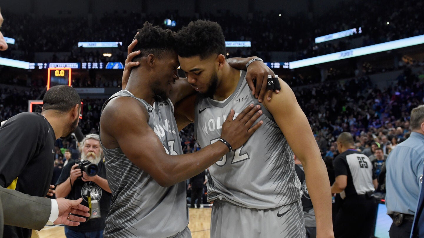 Butler y Towns celebran el pase a Playoffs