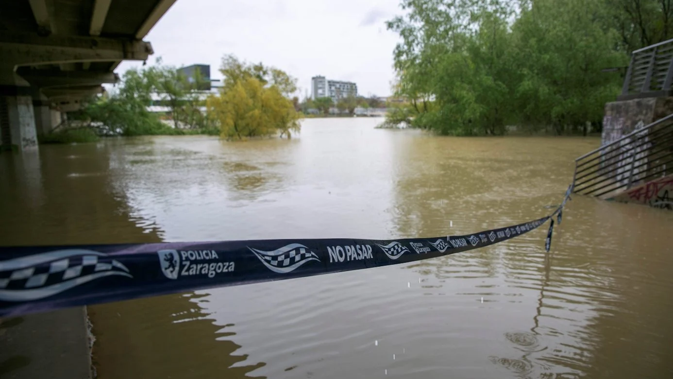 Imagen del río Ebro a su paso por la ciudad de Zaragoza