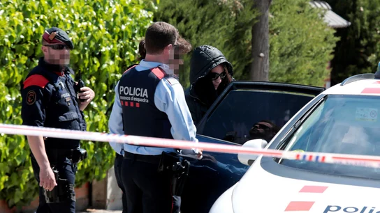 Los Mossos d'Esquadra trasladan a Rosa Peral, la guardia urbana de Barcelona acusada de matar a su expareja junto a un compañero del cuerpo en Vilanova i la Geltrú Los Mossos d'Esquadra trasladan a Rosa Peral, la guardia urbana de Barcelona acusada de matar a su expareja junto a un compañero del cuerpo en Vilanova i la Geltrú