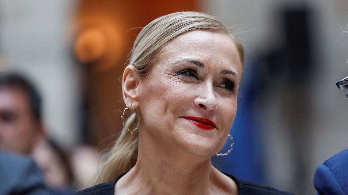 Cristina Cifuentes en un acto de la AVT