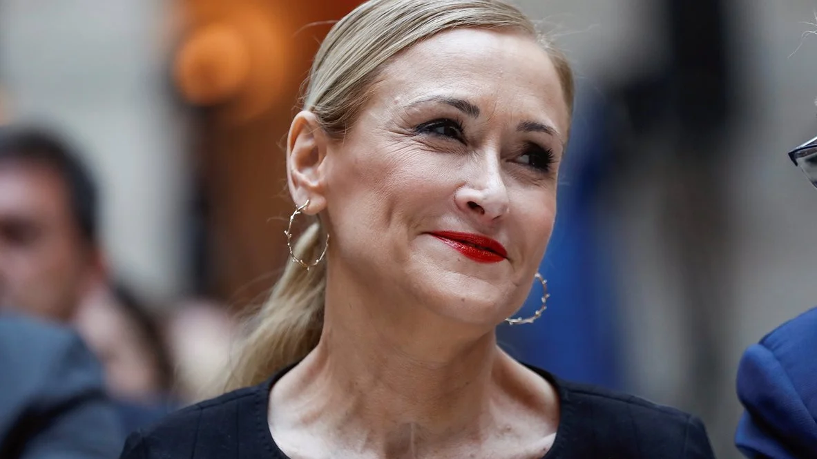 Cristina Cifuentes en un acto de la AVT