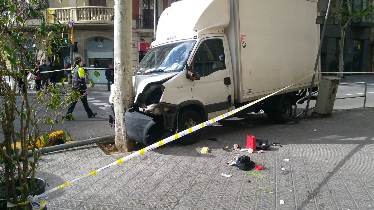 Camión siniestrado en Barcelona