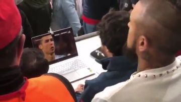 Arturo Vidal observa el penalti de Cristiano Ronaldo ante la Juventus