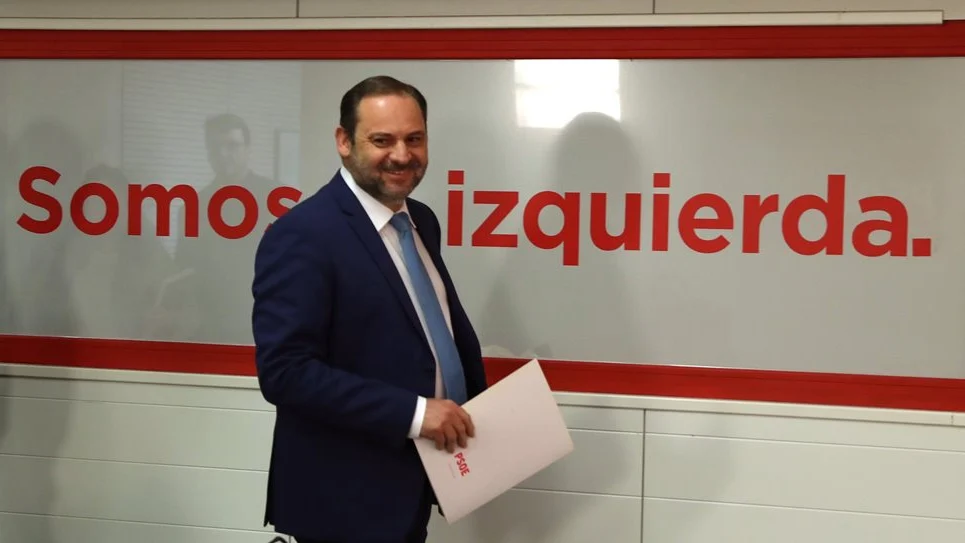 José Luis Ábalos, a su llegada a la rueda de prensa ofrecida hoy en la sede socialista de la calle Ferraz sobre la actualidad política.