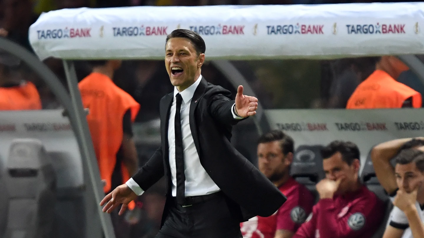 Niko Kovac da indicaciones durante un partido Niko Kovac da indicaciones durante un partido