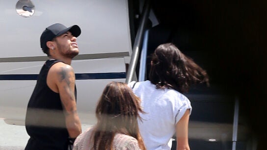 Neymar y su novia en Brasil