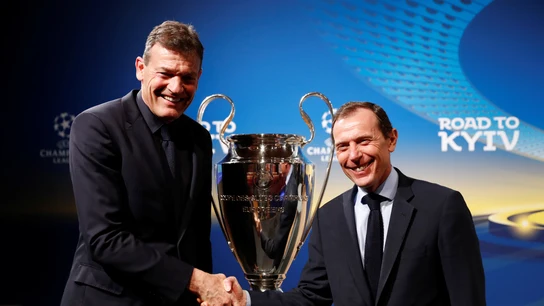 Andreas Jung y Butragueño se dan la mano Andreas Jung y Butragueño se dan la mano