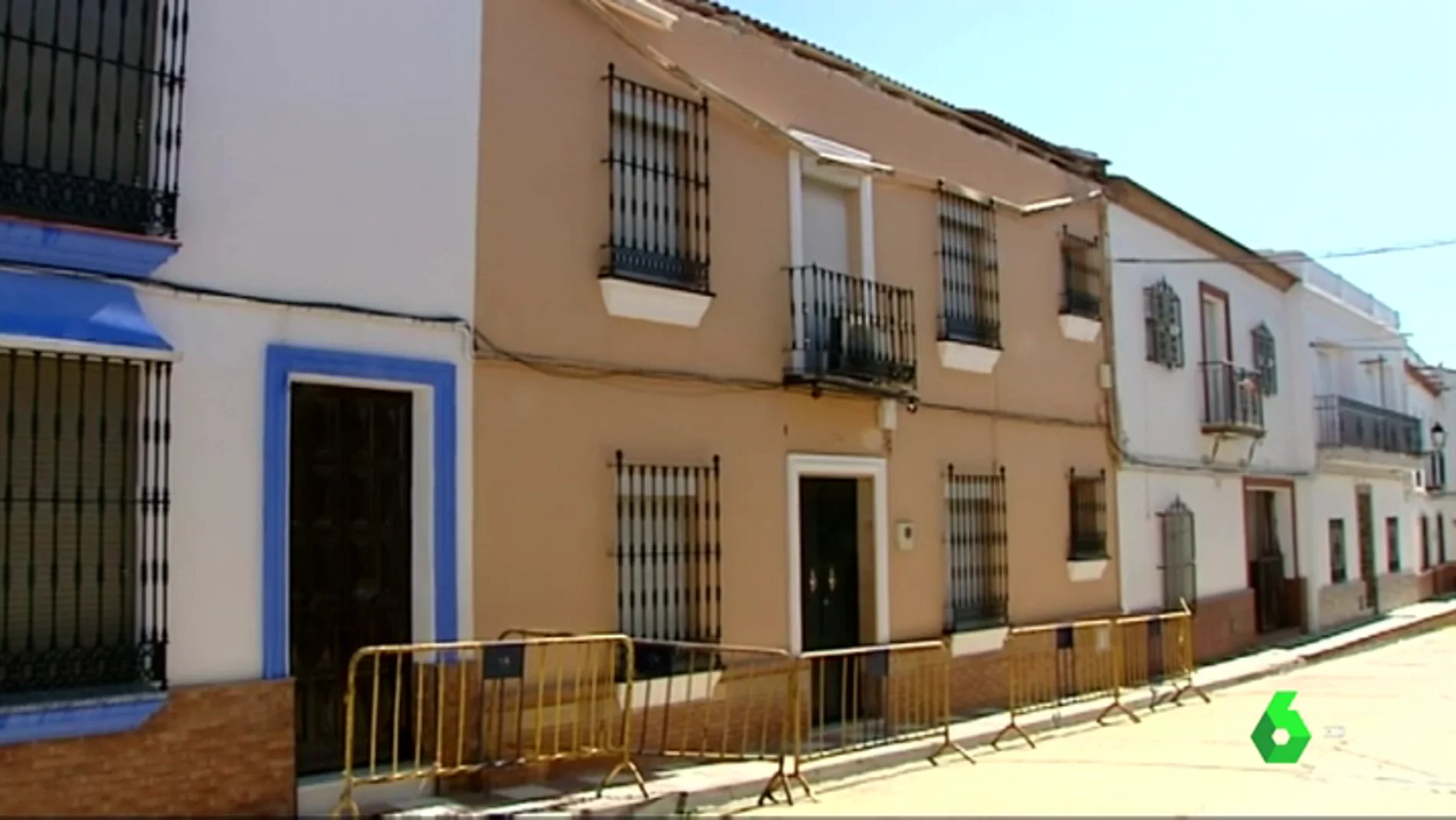 La cornisa de una vivienda en Sevilla