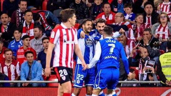 Adri&aacute;n celebra su segundo gol en San Mam&eacute;s