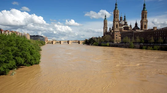 El río Ebro ha comenzado a desbordarse a su paso por Zaragoza El río Ebro ha comenzado a desbordarse a su paso por Zaragoza