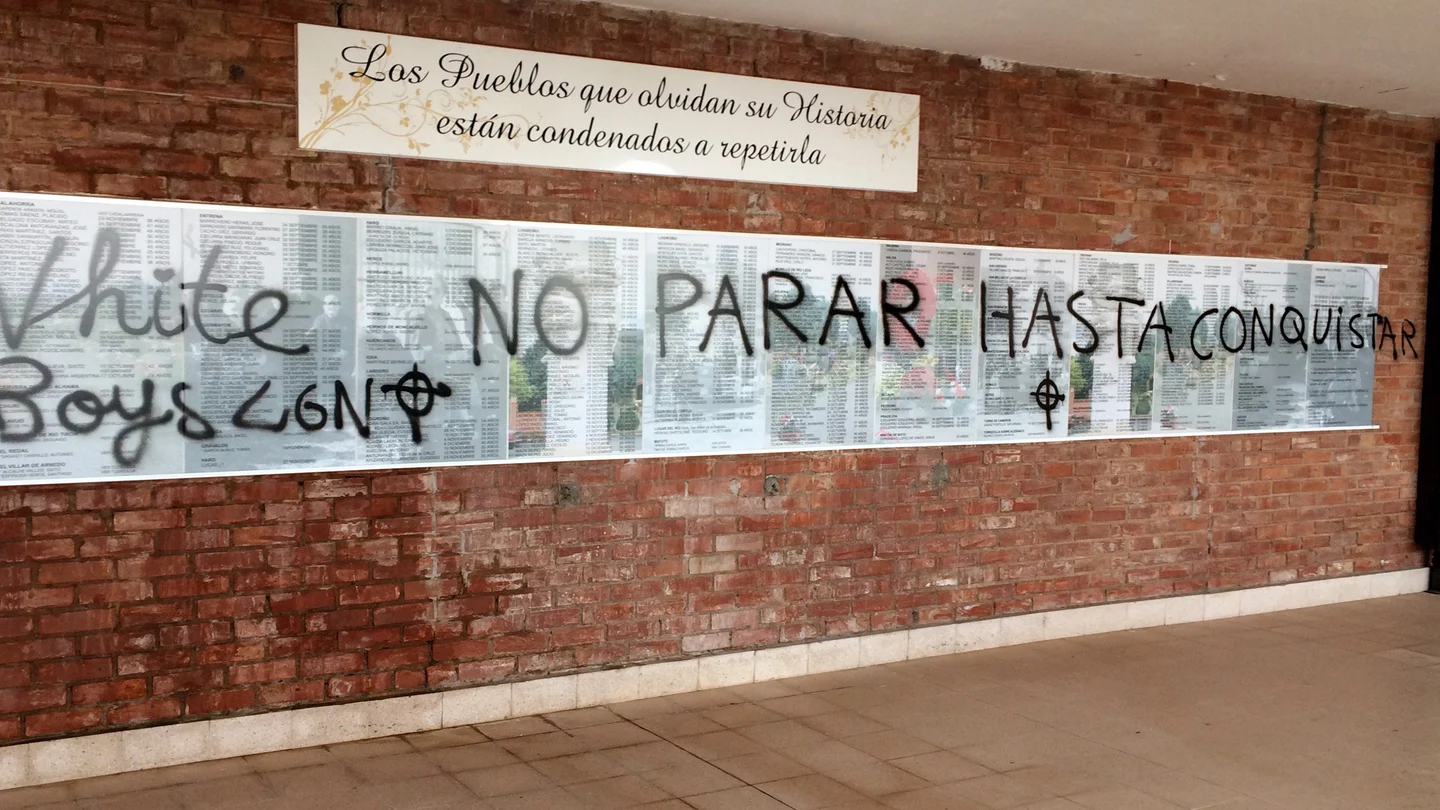 El cementerio civil de La Barranca, en Lardero (La Rioja) ha amanecido con varias pintadas El cementerio civil de La Barranca, en Lardero (La Rioja) ha amanecido con varias pintadas