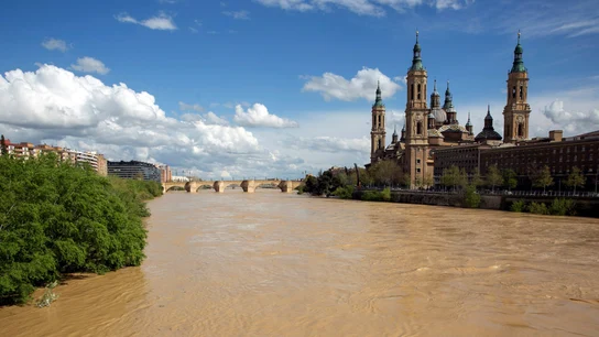 El río Ebro a su paso por Zaragoza El río Ebro a su paso por Zaragoza