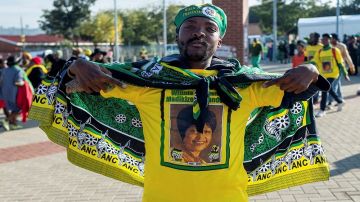 Sudáfrica se despide para siempre de Winnie Mandela, la "madre de la nación"