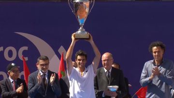 Pablo Andújar levanta el trofeo en Marrakech
