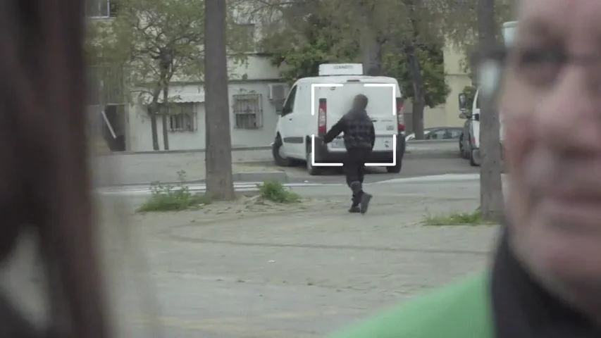Así trabajan los 'aguadores', menores controlados por los narcos para vigilar quién entra y sale de Los Pajaritos Así trabajan los 'aguadores', menores controlados por los narcos para vigilar quién entra y sale de Los Pajaritos