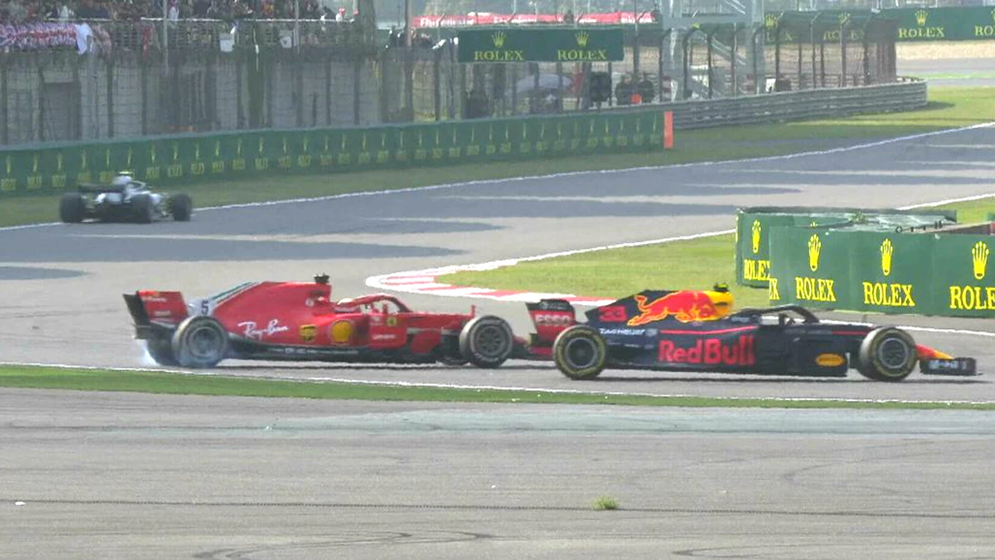 El golpe de Verstappen a Vettel El golpe de Verstappen a Vettel
