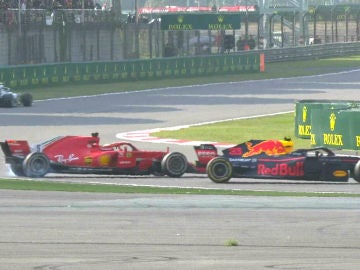 El golpe de Verstappen a Vettel El golpe de Verstappen a Vettel