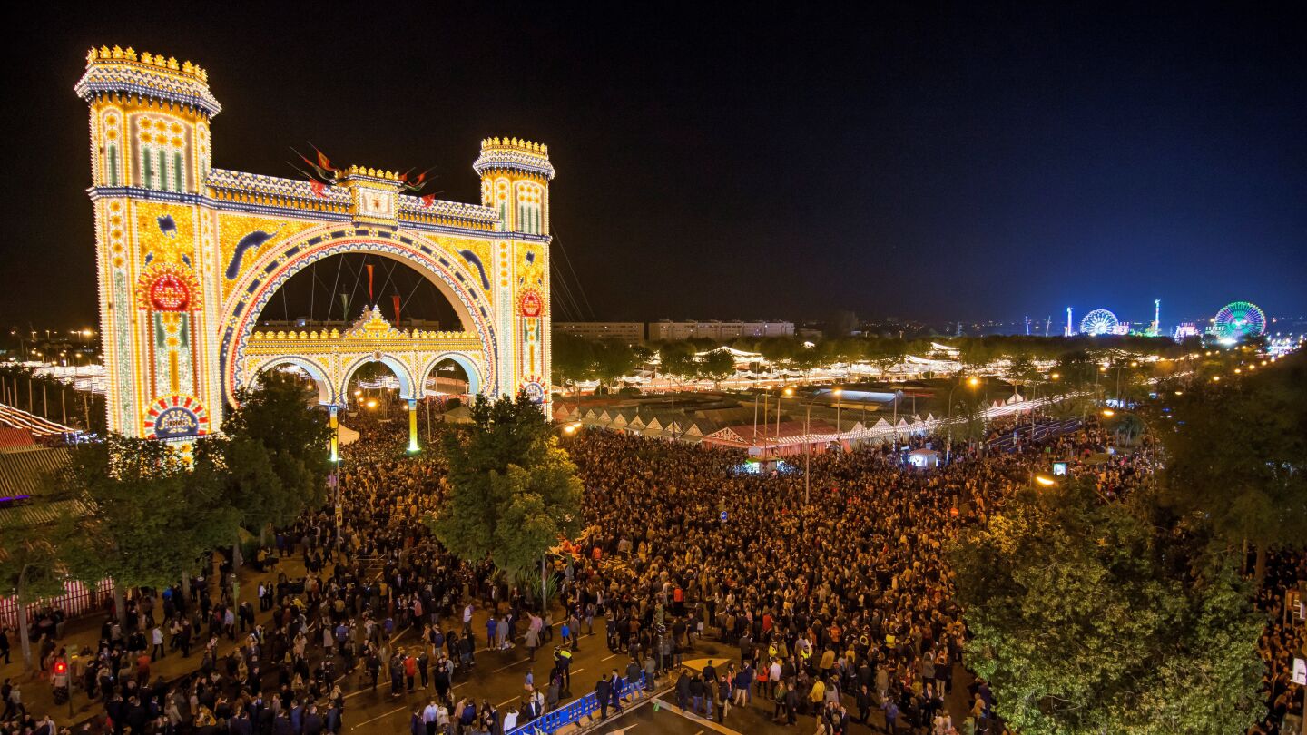 Alumbrado de la Feria de Abril, en Sevilla