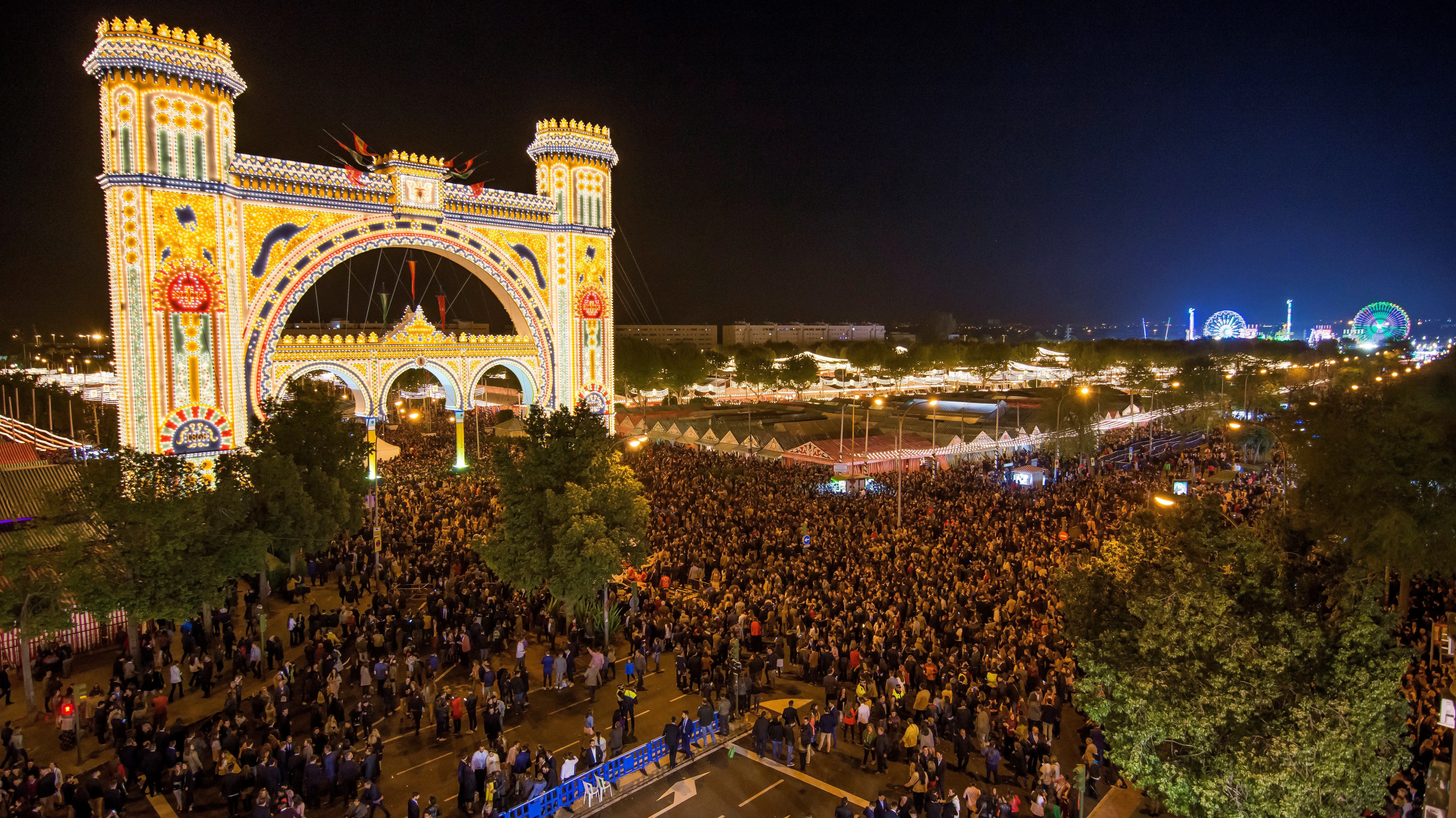 Alumbrado de la Feria de Abril, en Sevilla