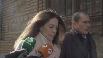 Gritos de "sinvergüenza" a Alejandra Fernández a su llegada la Audiencia de Toledo por el presunto asesinato de su hijo Daniel