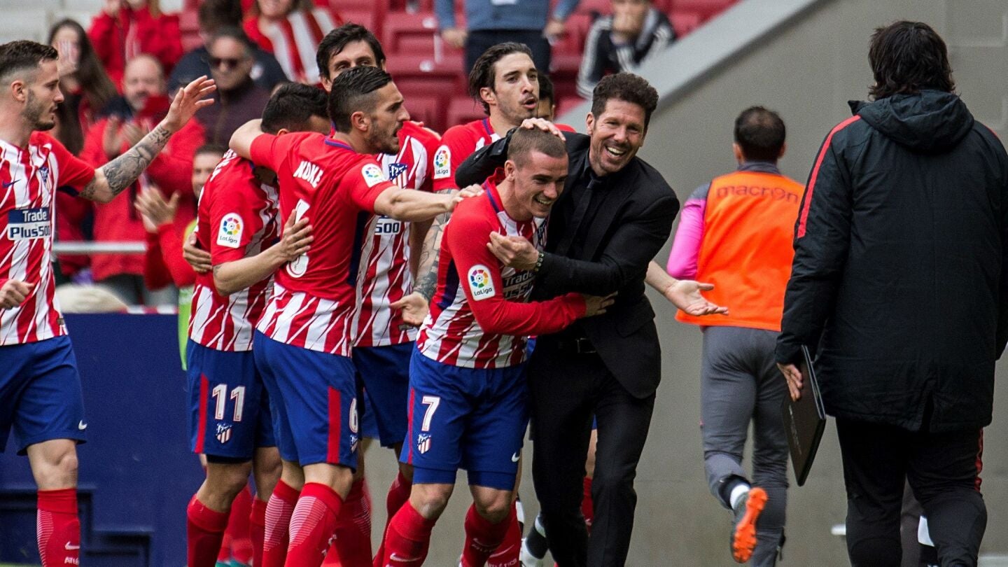 Simeone celebra el gol de Griezmann en el Metropolitano