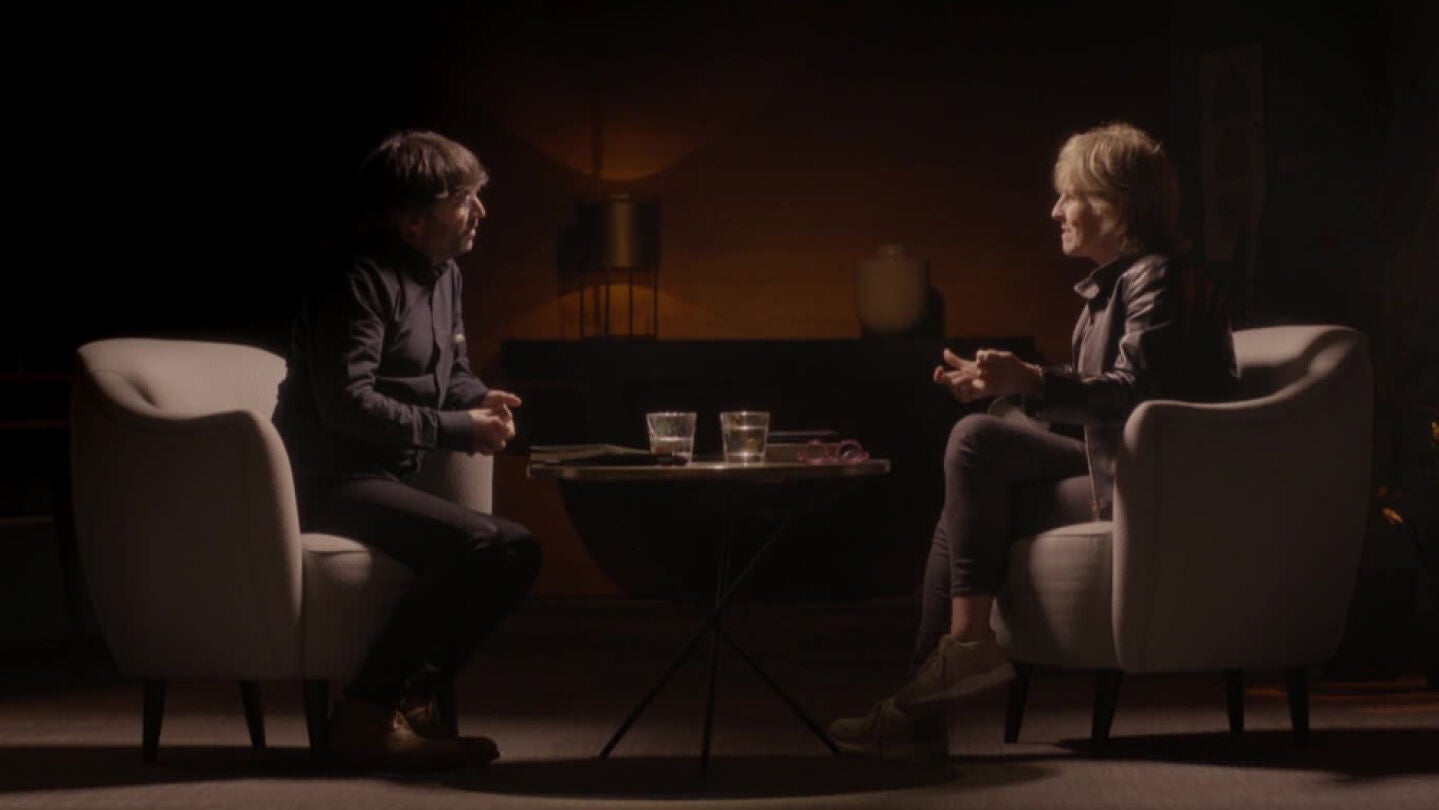 Jordi &Eacute;vole entrevista a Mercedes Mil&aacute; en Salvados